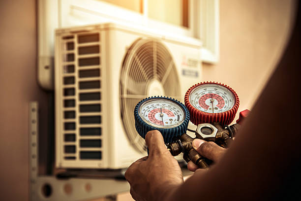 Professional Hvac technician working in Monticello, AR